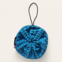 Fleur de douche bleu pétrole en éponge de bambou, coté doux