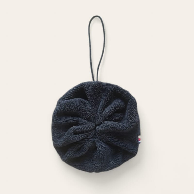 Fleur de douche noire en éponge de bambou, coté doux