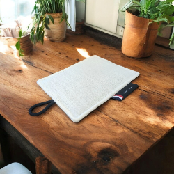 Eponge lavable made in France qui gratte mais ne raye pas beige