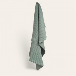 Torchon nid d’abeille vert – Élégance naturelle dans une cuisine rustique et chaleureuse