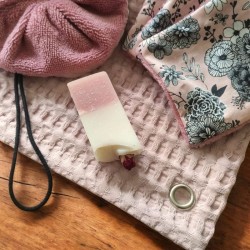 Coffret salle de bains rose lingettes fleurs