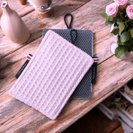 Eponge lavable en nid d'abeille qui gratte mais ne raye pas rose