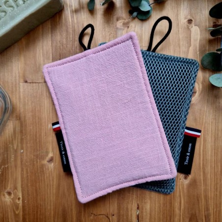 Eponge lavable made in France qui gratte mais ne raye pas rose