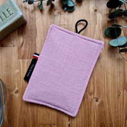 Eponge lavable made in France qui gratte mais ne raye pas rose