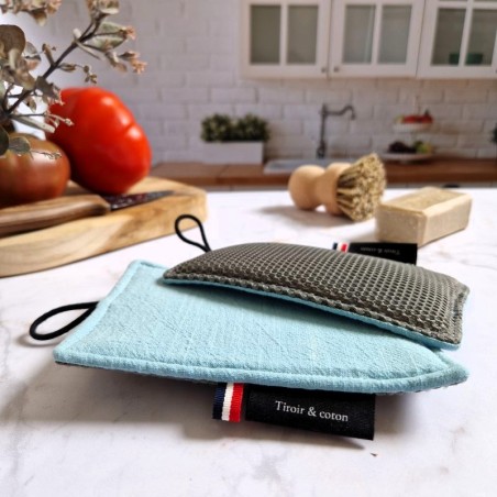 Eponge lavable made in France qui gratte mais ne raye pas bleu ciel