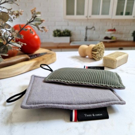 Eponge lavable made in France qui gratte mais ne raye pas gris anthracite