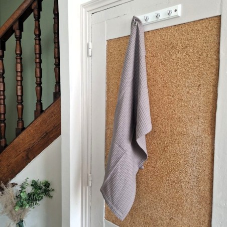 Ses grandes dimensions de 50x70cm sont idéales pour avoir toujours une surface sèche.