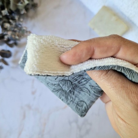 Deux faces de la lingette Pivoine Azur : coton et éponge de bambou
