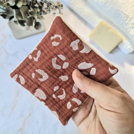Lingette démaquillante lavable Féline Terracotta en double gaze de coton