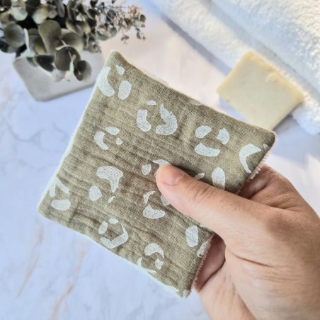 Lingette démaquillante lavable Féline Olive en double gaze de coton