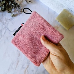la maxi lingette démaquillante douce et efficace