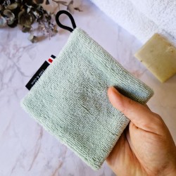 la maxi lingette démaquillante douce et efficace