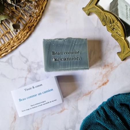Savon artisanal Beau comme un camion avec son bandeau Tiroir & Coton
