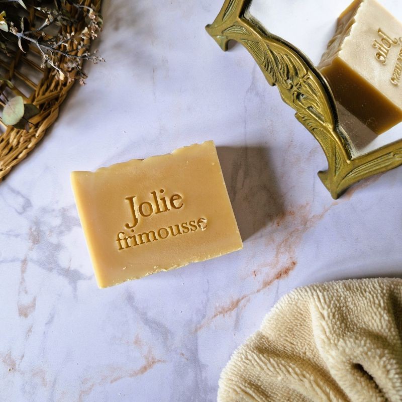 Savon au miel et à la cire d’abeille saponifié à froid