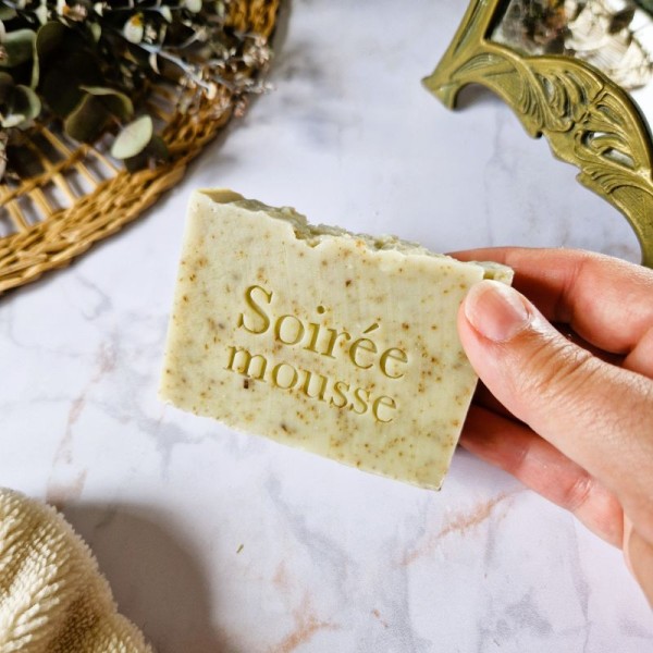 Savon à l’argile verte et à l’ortie saponifié à froid