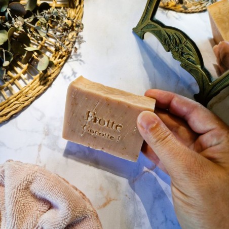 Savon artisanal à l’argile rose et au son d’avoine – Frotte cocotte