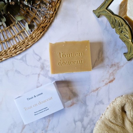 Savon artisanal Tout en douceur avec son bandeau Tiroir & Coton