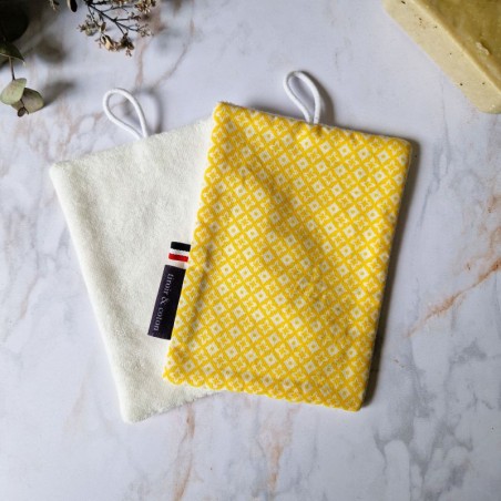Éponge lavable Mimosa – Face en coton à motif jaune et face en Tencel douce et absorbante